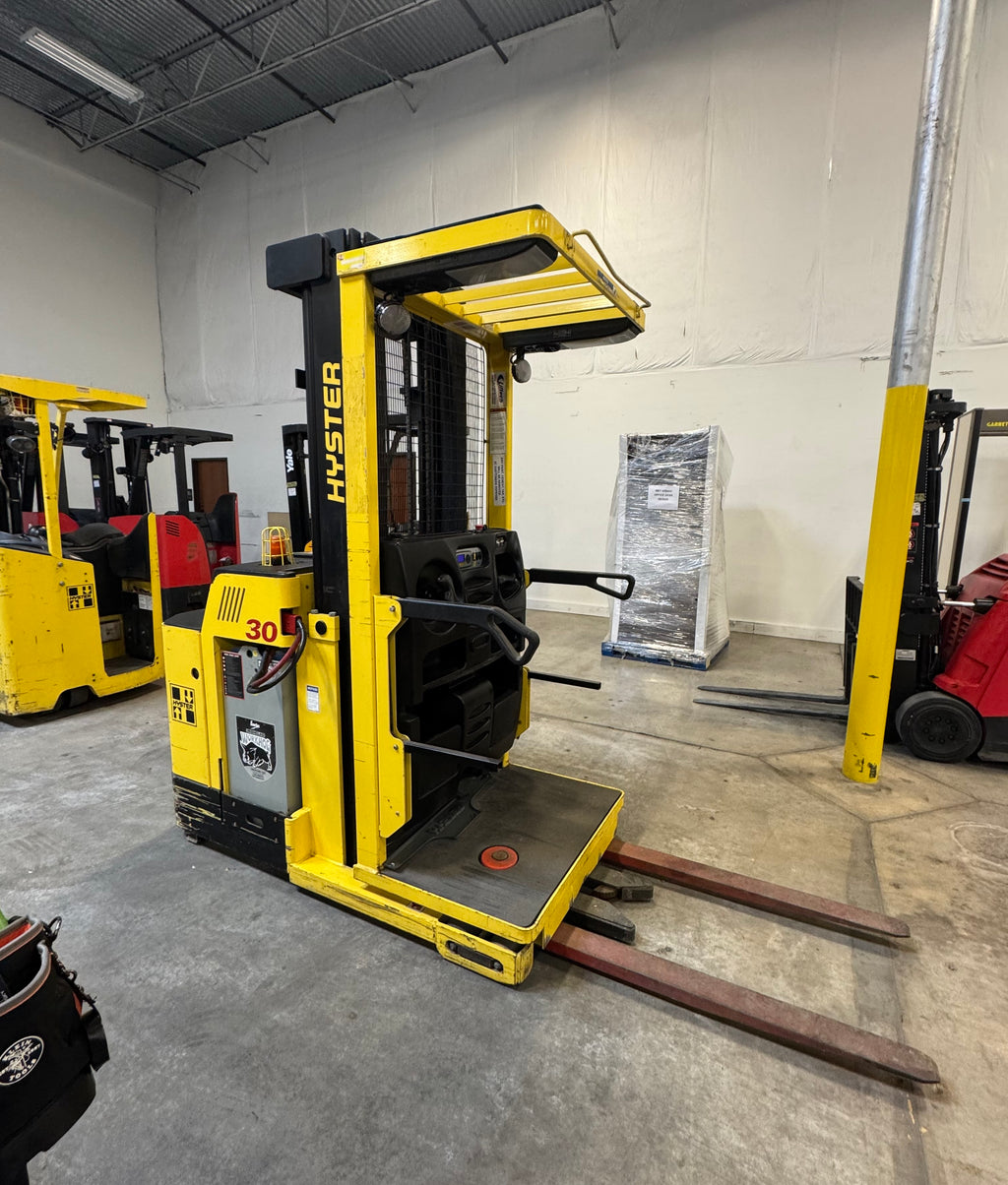 Hyster R30XM3 Narrow Aisle Order Picker Forklift – 2017