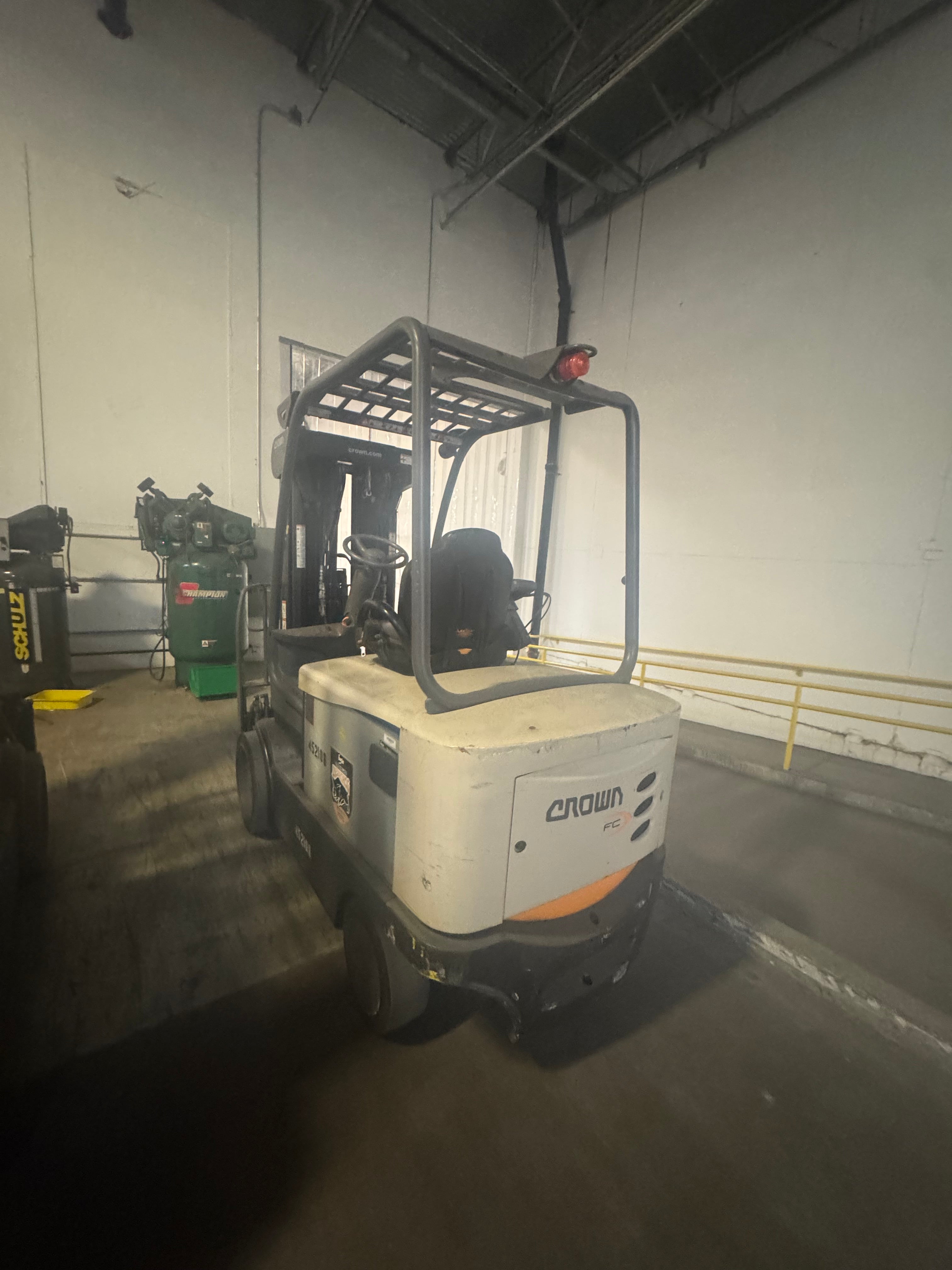 Crown FC5245-55 4-Stage Electric Forklift – 2021