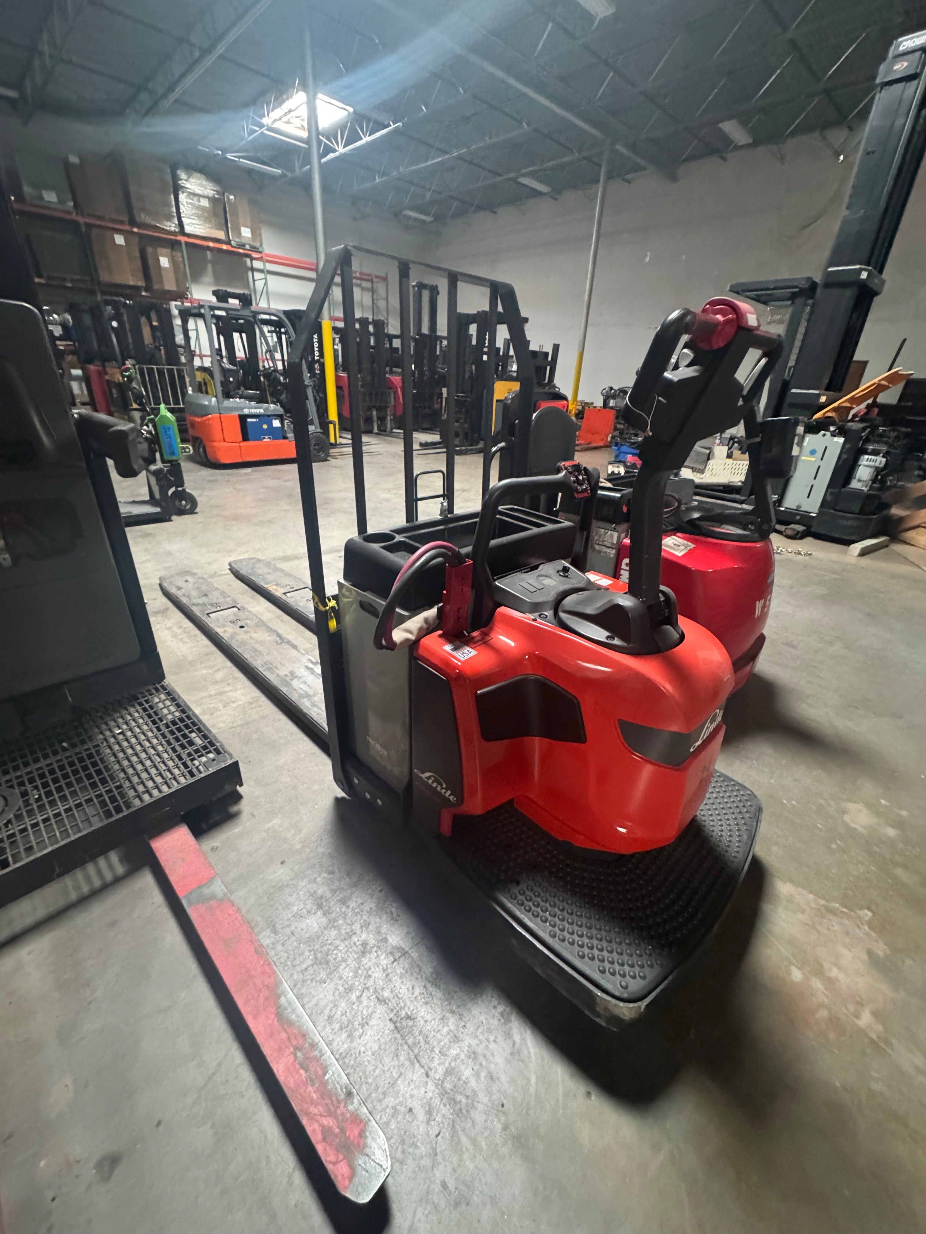 Linde Electric Pallet Jack EWR-40, 8ft