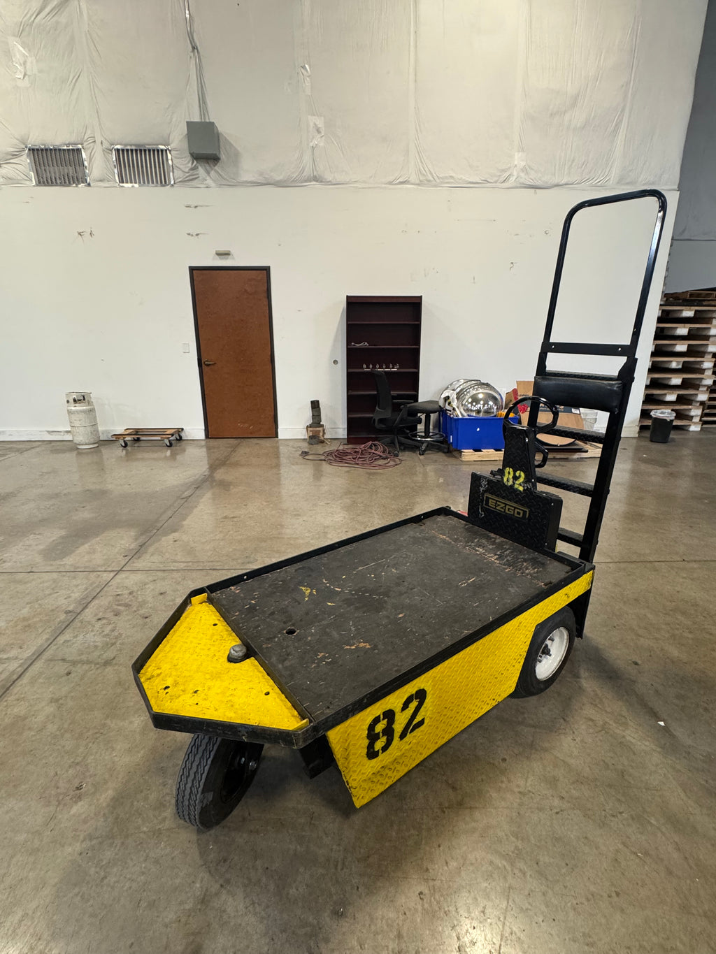 E-Z-GO XI-640 Electric Three-Wheel stock chaser