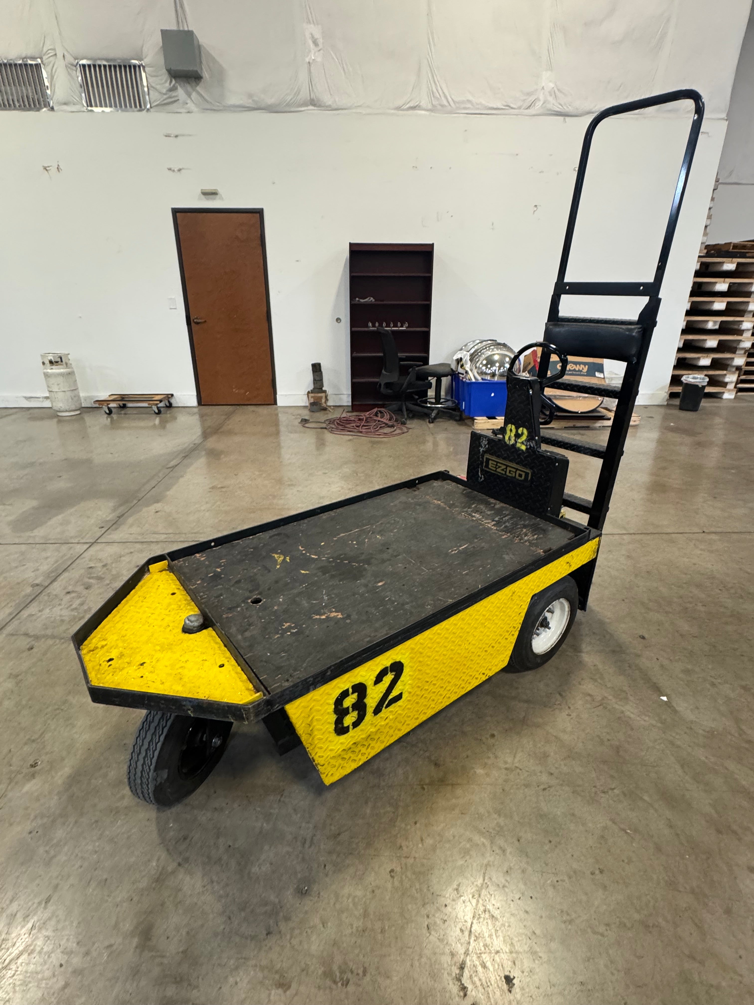 E-Z-GO XI-640 Electric Three-Wheel stock chaser