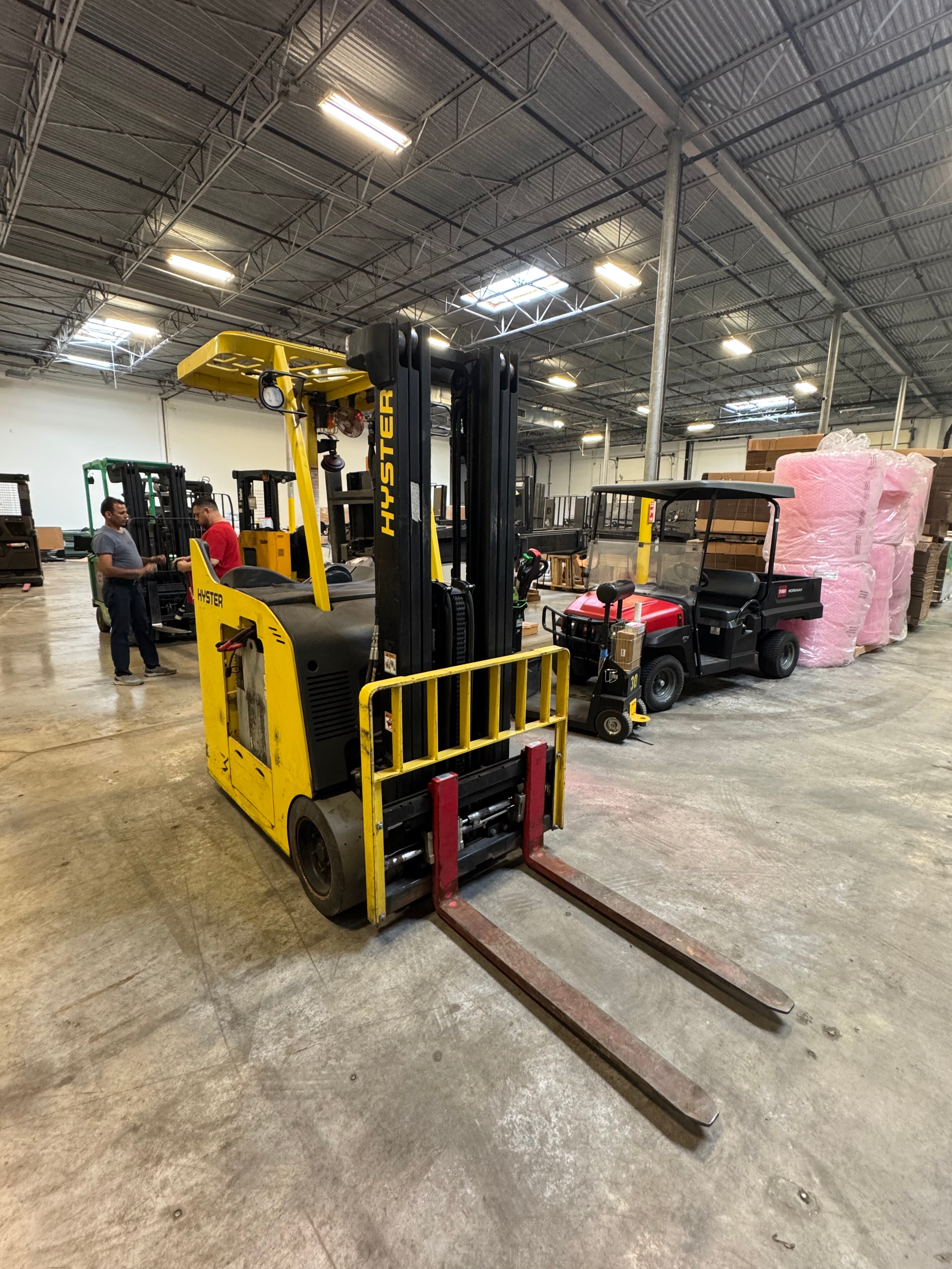 Hyster R30XM3 Narrow Aisle Order Picker Forklift (2017) – High Hours