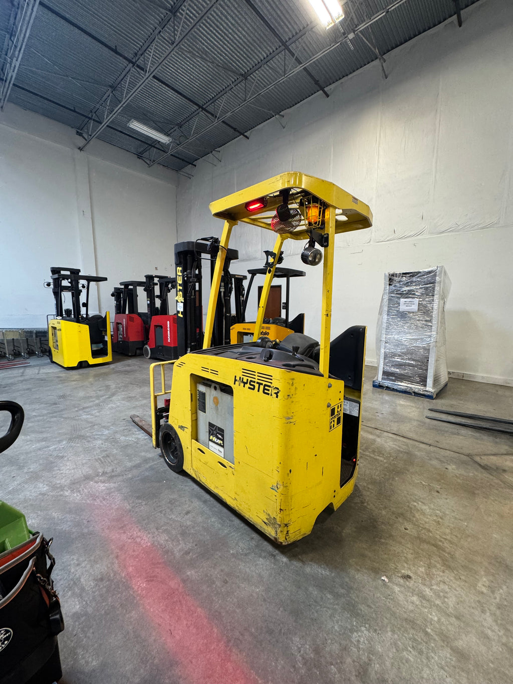 Hyster R30XM3 Narrow Aisle Order Picker Forklift (2017) – High Hours