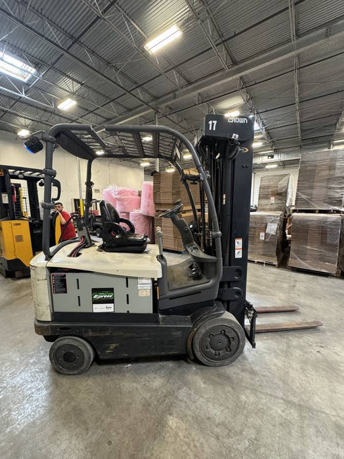 Crown FC5245-50 4-stage electric forklift 2020 – side view