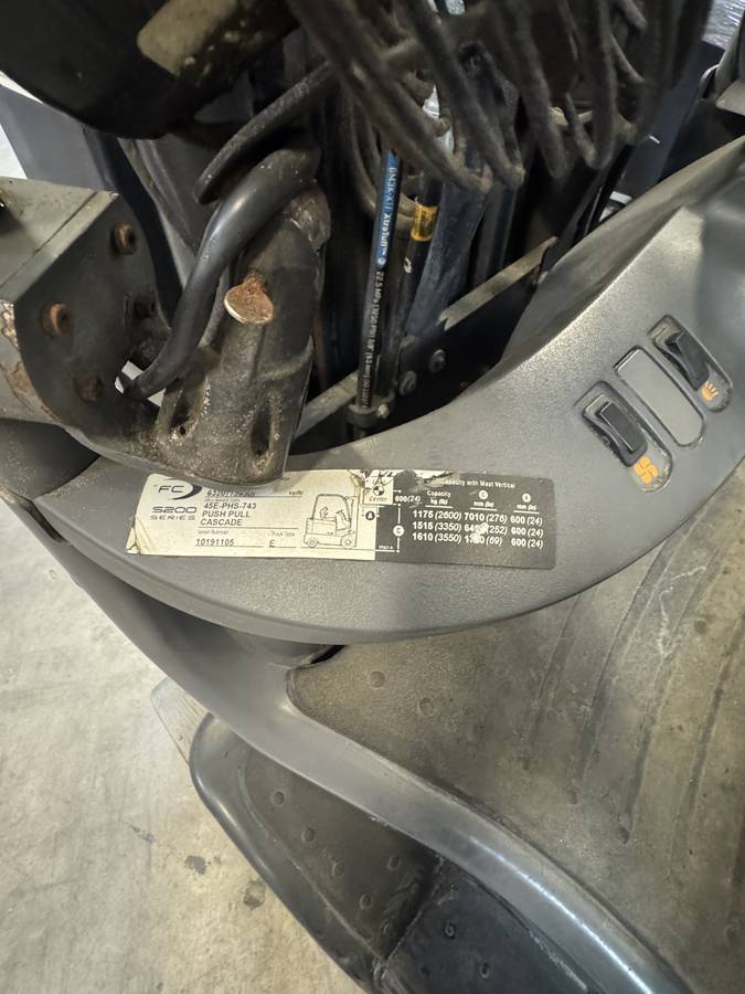 Crown FC5245-50 4-stage electric forklift 2020 – mast detail