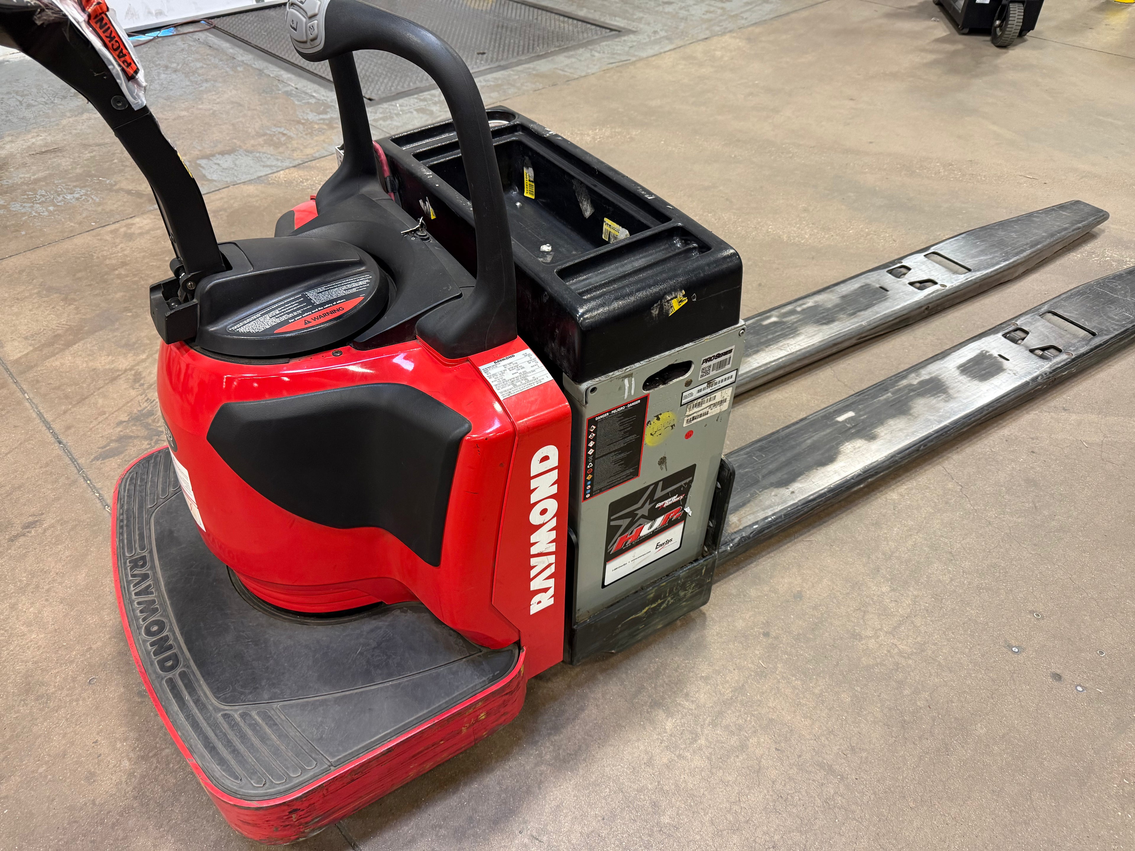 Raymond 8410 electric pallet jack – control handle and tiller arm