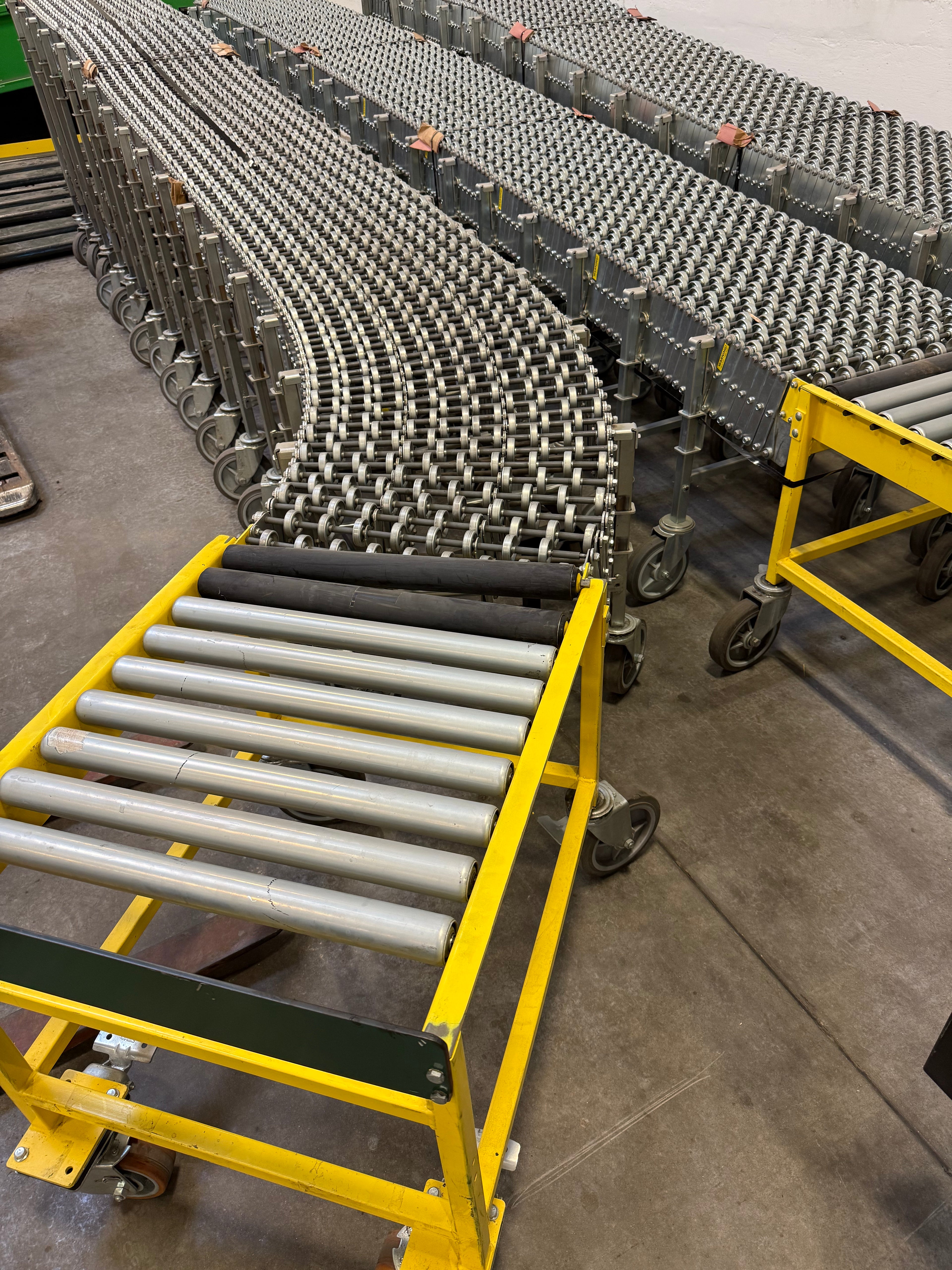 NestaFlex 376 heavy duty flexible skatewheel gravity conveyor – full length view