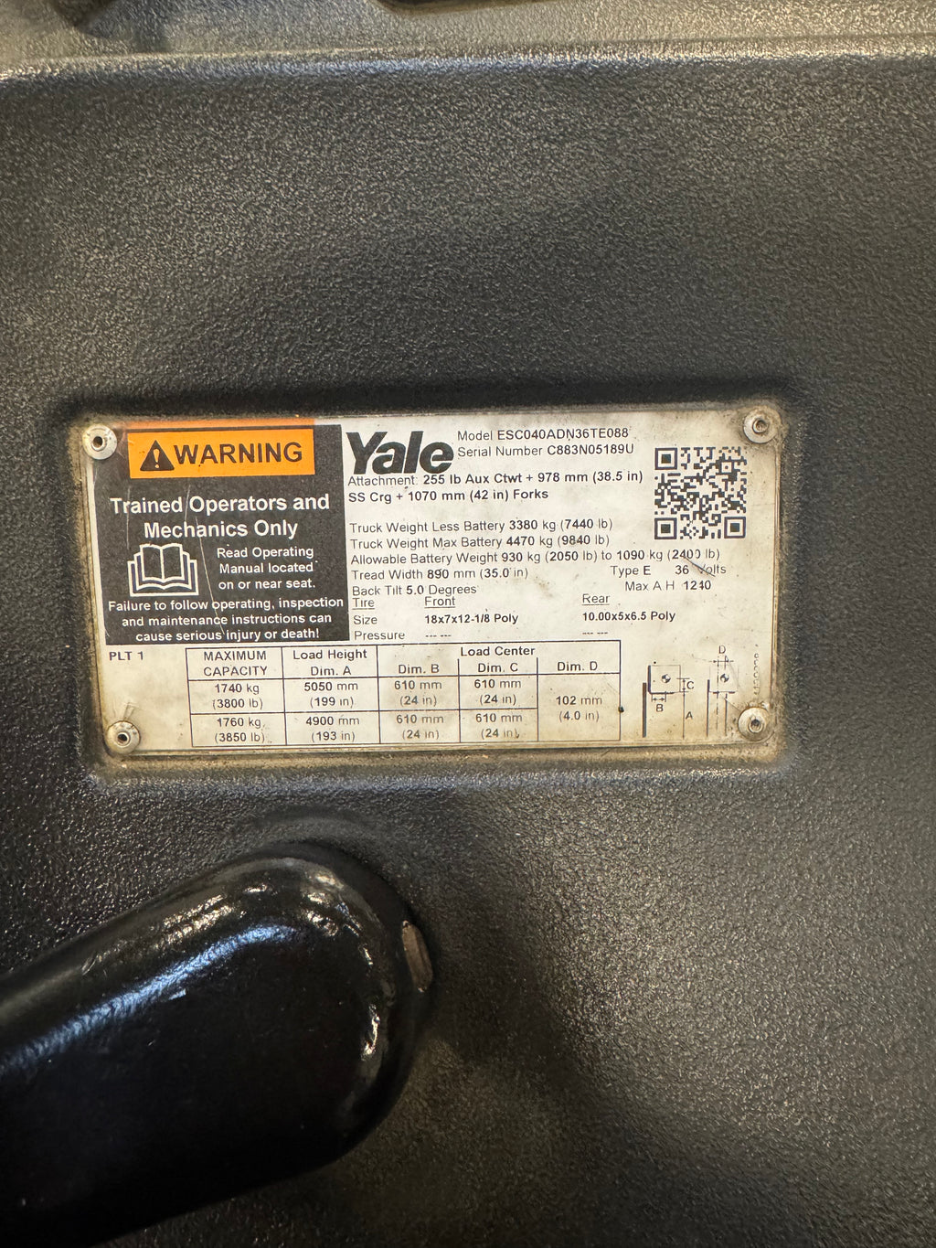 Yale ESC040ADN standup counterbalance forklift 2020 – operator platform