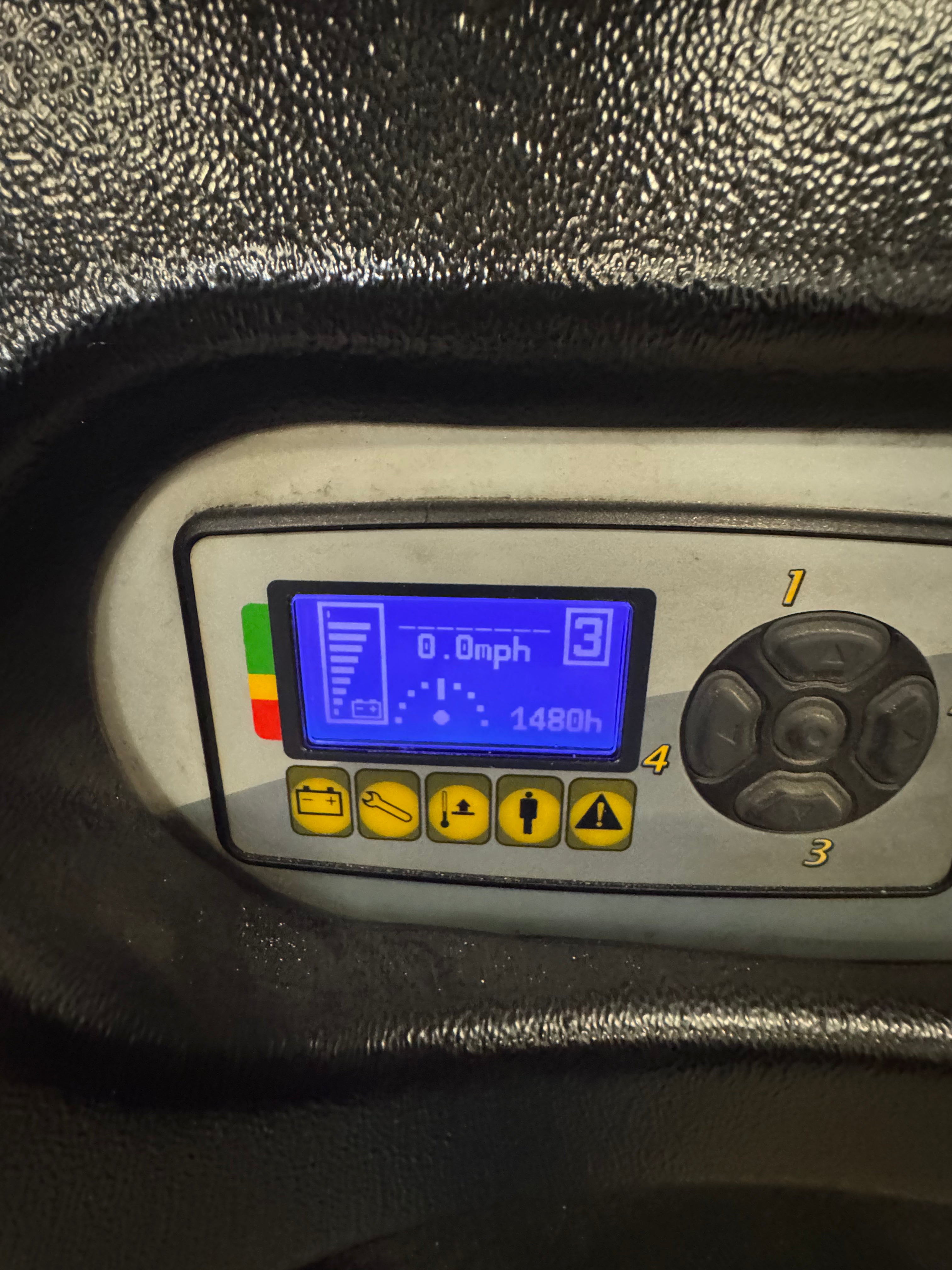 Hyster R30XM3 order picker forklift 2017 – operator platform and controls