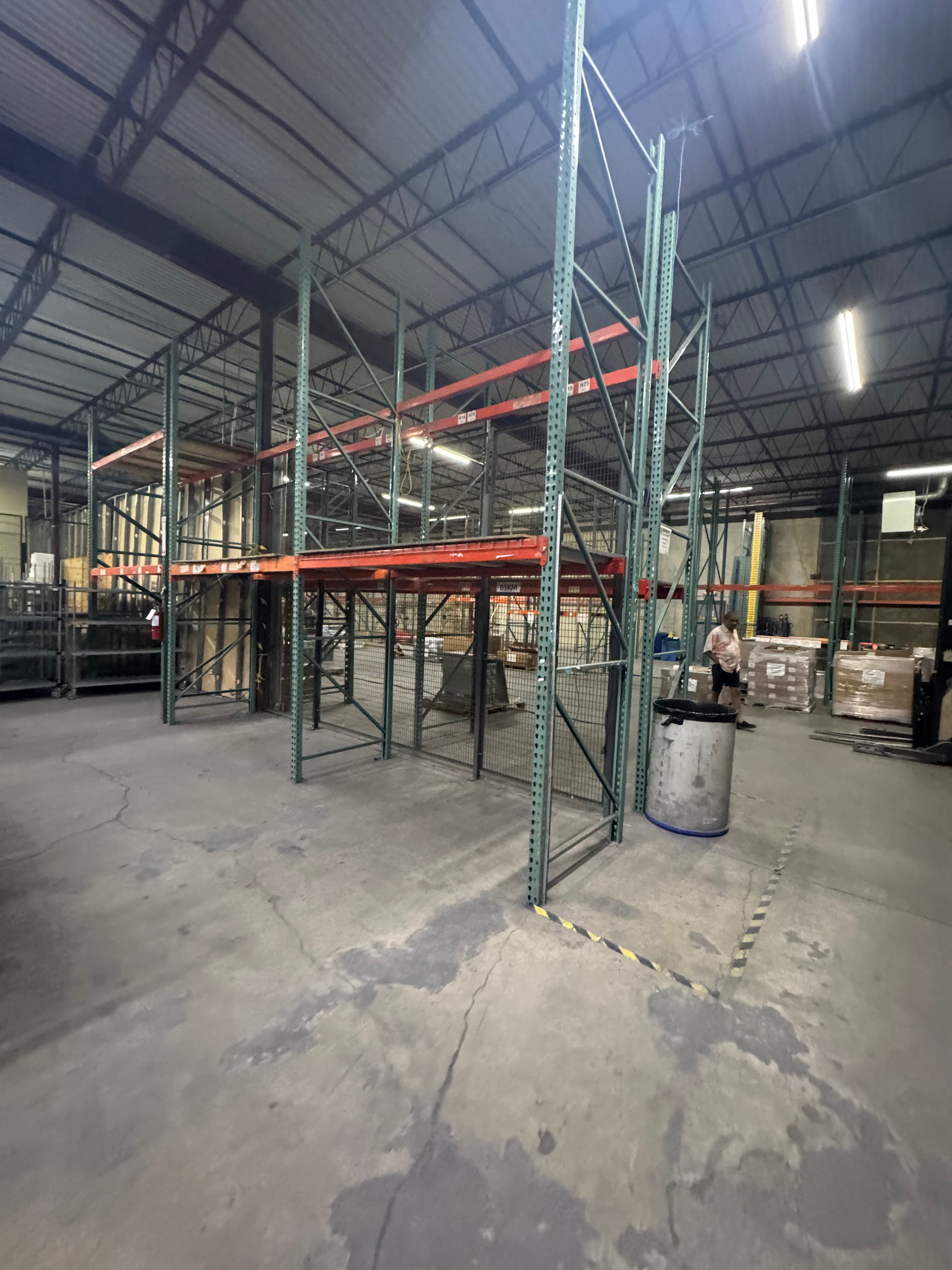 Refurbished pallet racking beams – teardrop connector end detail