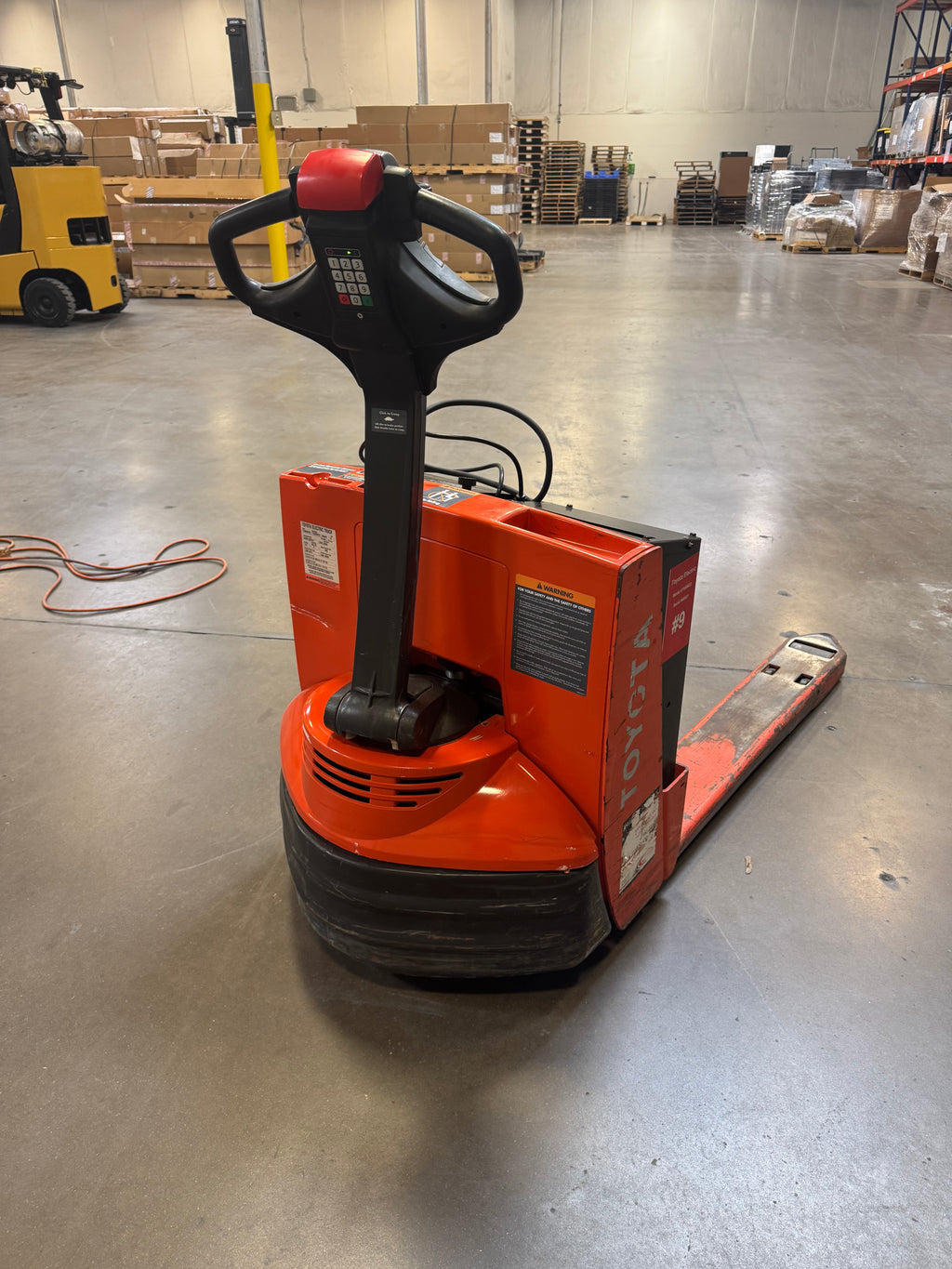 Toyota 7HBW23 Electric Pallet Jack 4,500 lb