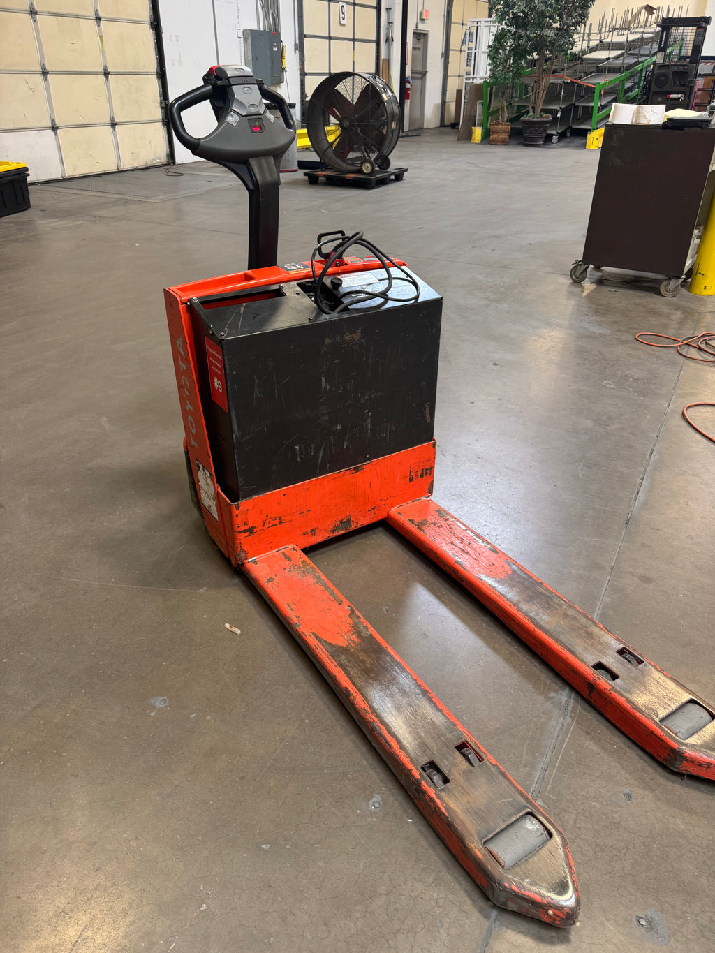 Toyota 7HBW23 Electric Pallet Jack 4,500 lb