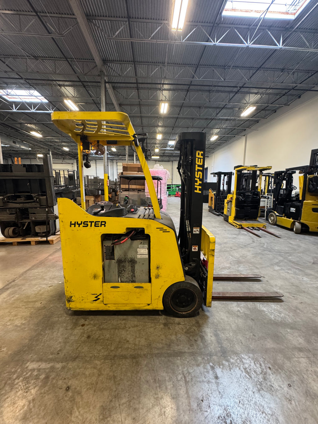 Hyster R30XM3 Narrow Aisle Order Picker Forklift (2017) – High Hours