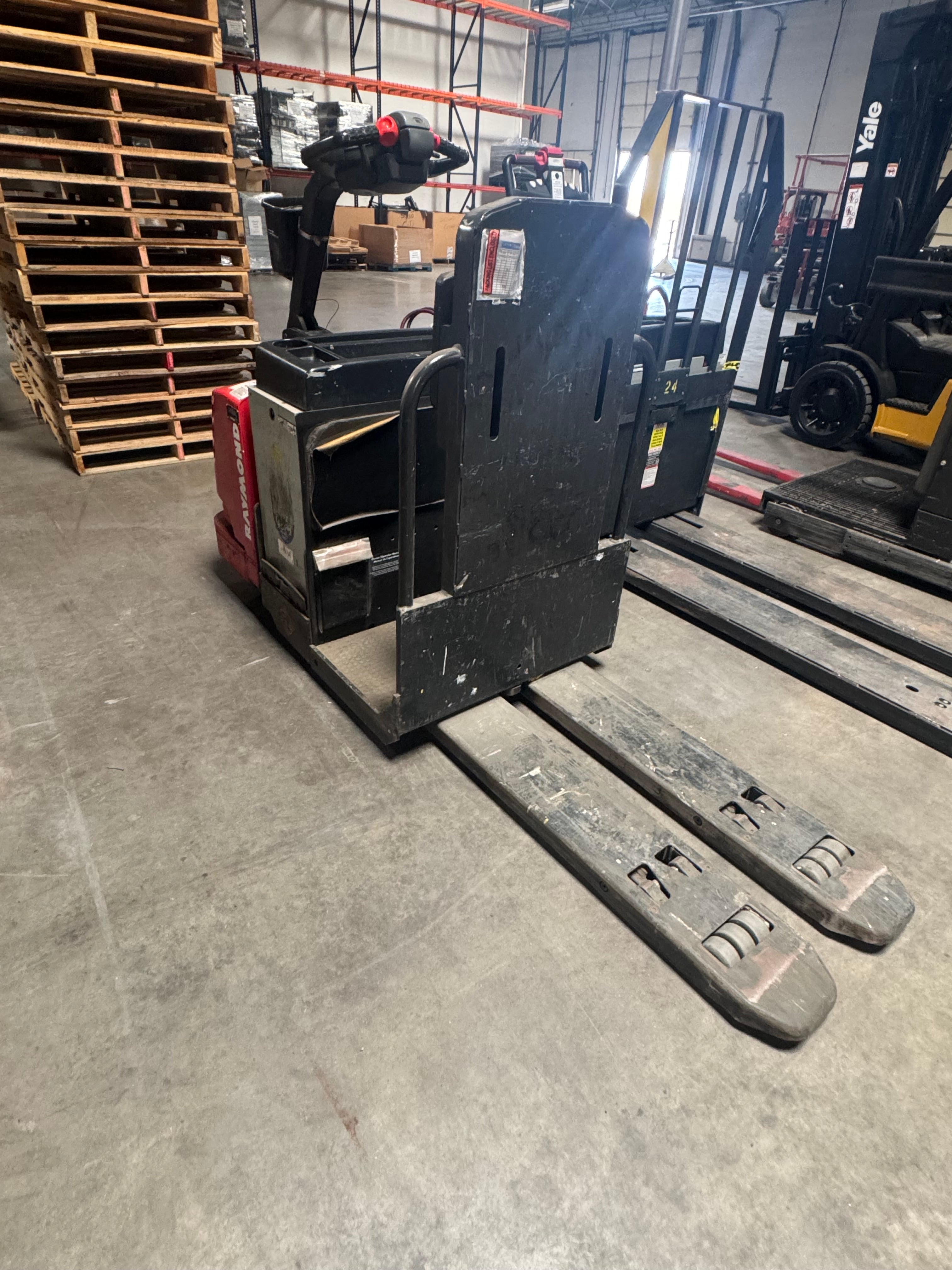 Raymond 8510 Pallet Jack